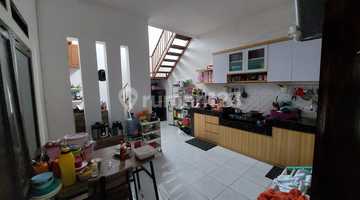 dapur rumah terawat dalam komplek daerah