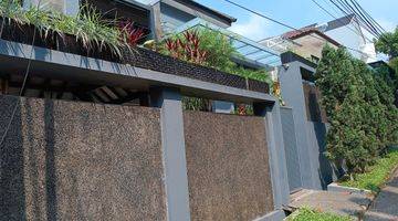 tampak depan rumah cantik terawat dalam komplek