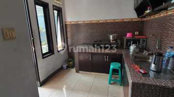 dapur rumah villa di jalan utama