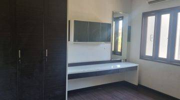 Gambar 5 Rumah 2 Lantai Bagus Semi Furnished SHM Komplek Taman Anggrek