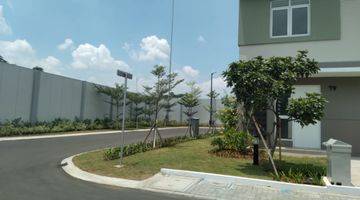 Gambar 1 Rumah 2 Lantai Bagus Unfurnished Sertifikat Hak Milik Terletak di Kawasan Summarecon Bandung, Cluster Dayana