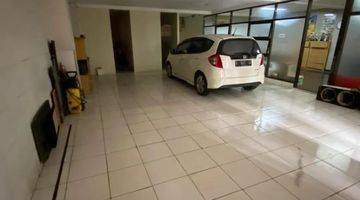 Gambar 2 Rumah 3 Lantai Bagus Furnished SHM di Istana Regency Pasteur, Bandung