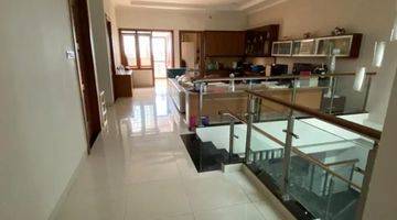 Gambar 1 Rumah 3 Lantai Bagus Furnished SHM di Istana Regency Pasteur, Bandung