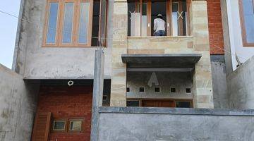 tampak depan rumah dua lantai baru  ready