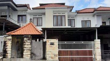 tampak depan rumah bagus 2 lantai tengah