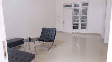 ruang tamu rumah siap huni di perumahan