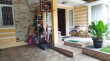 garasi/carport  dijual rumah siap huni dalam
