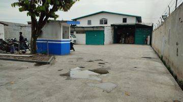 tampak depan gudang bagus di holis cigondewah