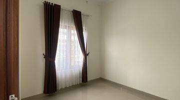 Gambar 3 Dijual Rumah 2 Lantai Siap Huni, Carport Muat 2 Mobil