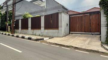 Gambar 1 Rumah Bagus 1,5 Lantai With Private Pool di Prime Area Menteng 