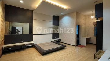 kamar tidur villa di komplek river view
