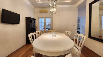 ruang makan villa komplek taman malibu indah