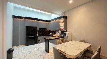 ruang makan rumah di komplek w villas
