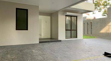 garasi/carport dijual rumah siap huni di