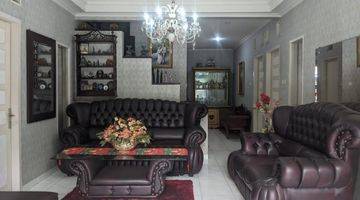 ruang keluarga dijual rumah dengan private pool