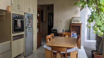 ruang makan dijual rumah dengan private pool