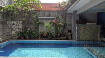 kolam renang dijual rumah dengan private pool