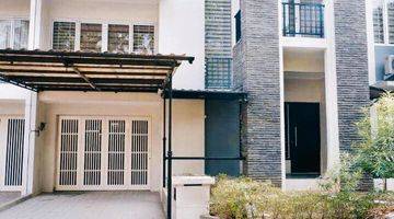 tampak depan dijual rumah siap huni di