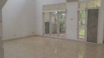 ruang keluarga dijual rumah siap huni di