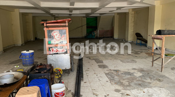 Gambar 2 Ruko 2 Lantai Pinggir Jalan Raya