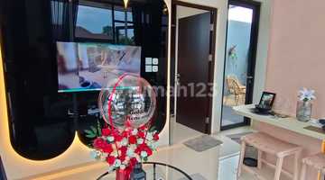 ruang tamu rumah modern dekat kawasan lippo