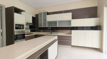 Gambar 1 Luxury House Pondok Indah