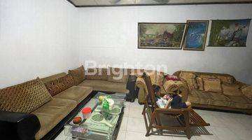 Gambar 3 RUMAH JELAMBAR JAKARTA BARAT ROW 2 MOBIL