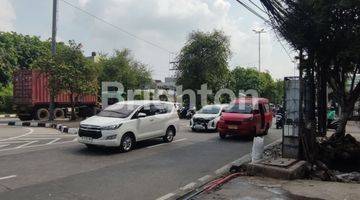 Gambar 3 RUKO 4.5 LANTAI DI KAWASAN RAMAI PINGGIR JALAN ANGKE  JELAMBAR JAKARTA BARAT