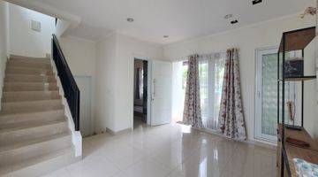 Gambar 3 Rumah Hoek 2 Lantai Summarecon Bdg Dekat Taman Dan Club House