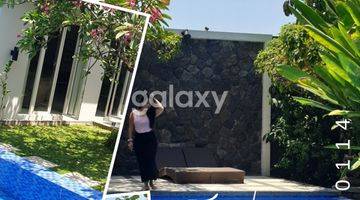 Gambar 2 House with Swimming Pool Located in Citraland near to Club House and International School