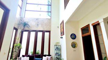 Gambar 2 Dijual Rumah Cantik Dan Cozy Furnished Ada Pool di Sutera Magnolia. Ivn