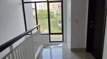 Gambar 5 Dijual Rumah 2 Lantai Semi Furnished di Cluster Illustria, The Eminent. Ivn