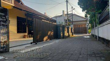 tampak depan rumah dijual jogja mewah 2