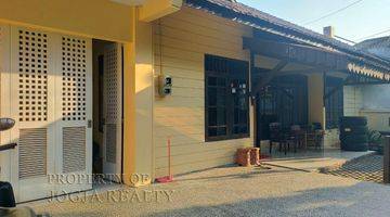 tampak depan rumah dijual jogja mewah 2