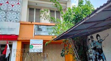 tampak depan ruko disewakan jogja 2 lantai