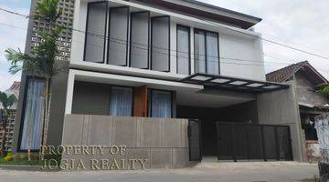 tampak depan rumah dijual jogja mewah full