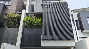 Gambar 1 Rumah Modern Tropical dengan Kolam Renang di Cipete, Jakarta Selatan.