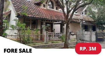 Gambar 3 Dijual Cepat Rumah Hoek , Perlu Perbaikan Cat 