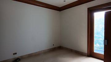 Gambar 5 Rumah Besar dengan Rooftop Basement Cocok Untuk Kantor 