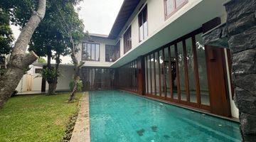 Gambar 4 Disewakan Rumah Suasana Bali di Cipete Modern Tropical Kamar 6 Dengan Area Taman Dan Kolam Renang Yang Luas