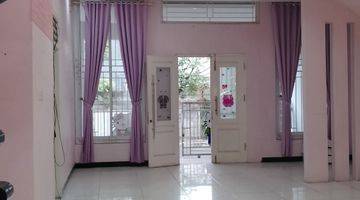 Gambar 2 Rumah Cantik 2 Lantai Konsep Hello Kitty di Parkview Residence