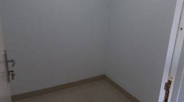 kamar tidur rumah di taman surya 5,