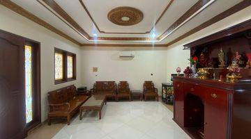 ruang keluarga rumah di muara karang, jakarta