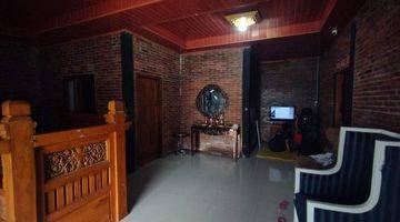 ruang tamu villa cantik keluarga bonus kolam