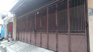 tampak depan rumah kos 4 lantai di