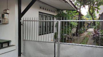 Gambar 2 Rumah Bangunan Lama/Tua dekat area Perkantoran Jl. KS Tubun, Slipi, Jakarta Barat