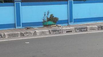 Gambar 4 Ruko depan sekolah pinggir jalan raya diKalideres, Jakarta Barat 