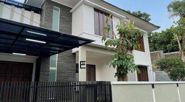 Gambar 1 Rumah di Bintaro Jaya, Yang Designnya Cantik Dan Lega, 2 Lantai Serta Furnished Dan Sudah SHM