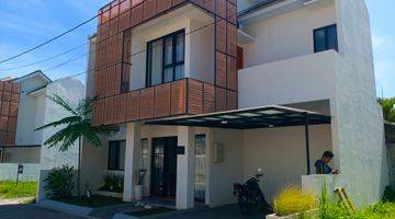 Gambar 1 Rumah 2 Lantai Furnished Mewah Dalam Perumahan di Sewon Bantul