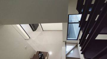 Gambar 5 Rumah Baru Konsep Attic Room Gading Serpong